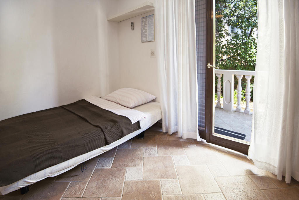 Apartments Petrcane Welcome Rum bild