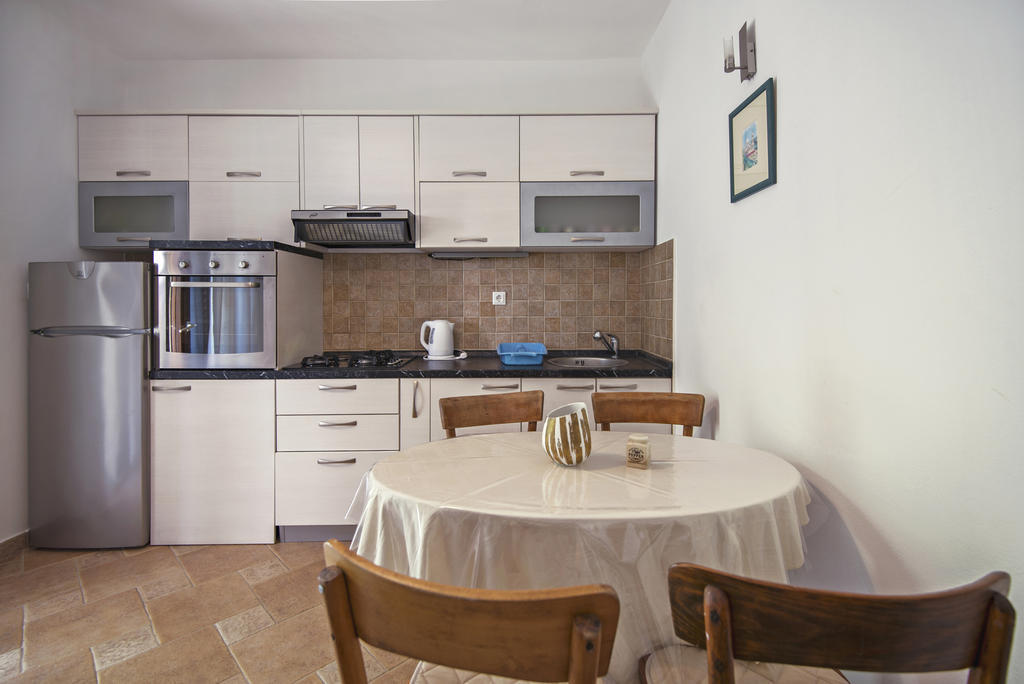Apartments Petrcane Welcome Rum bild